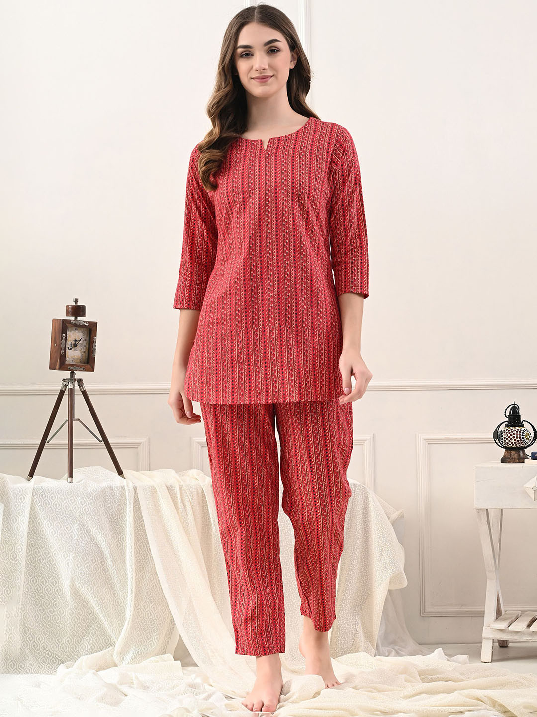 

TREND ME Women Printed Night suit, Maroon