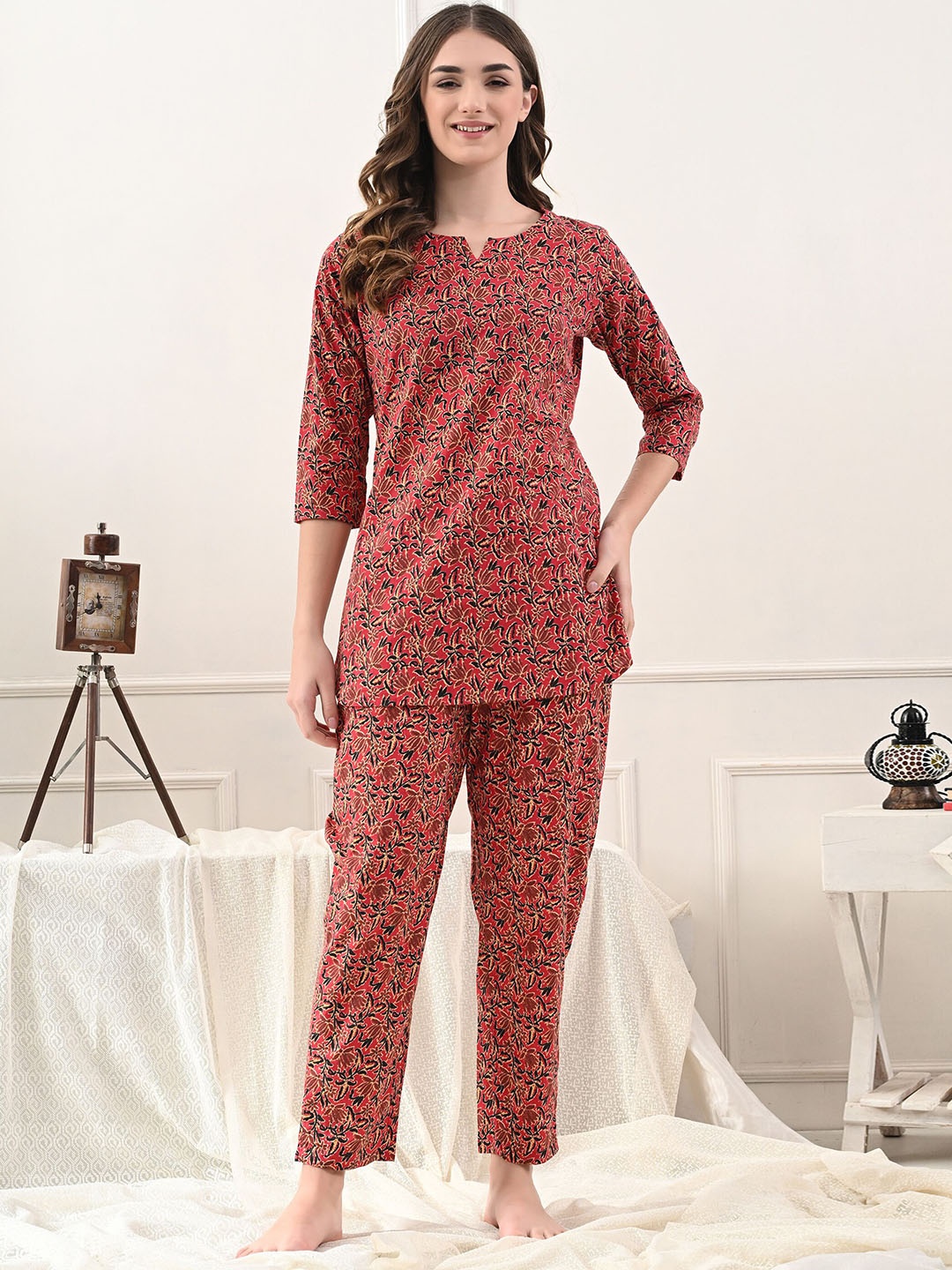 

TREND ME Women Floral Printed Night suit, Maroon