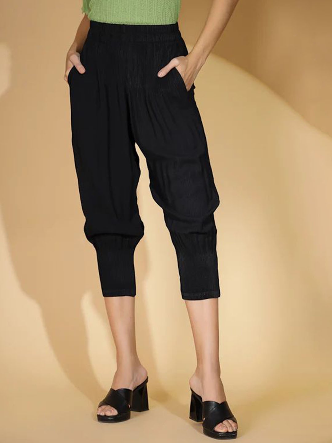 

Global Republic Slim-Fit Mid Rise Capris, Black