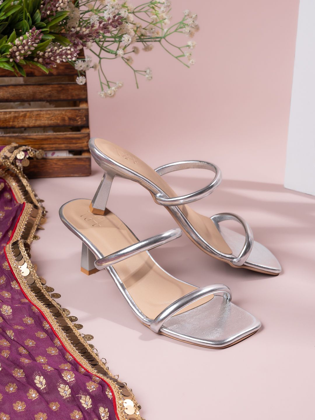 

Hydes N Hues Women Open Toe Kitten Heel Sandals, Silver