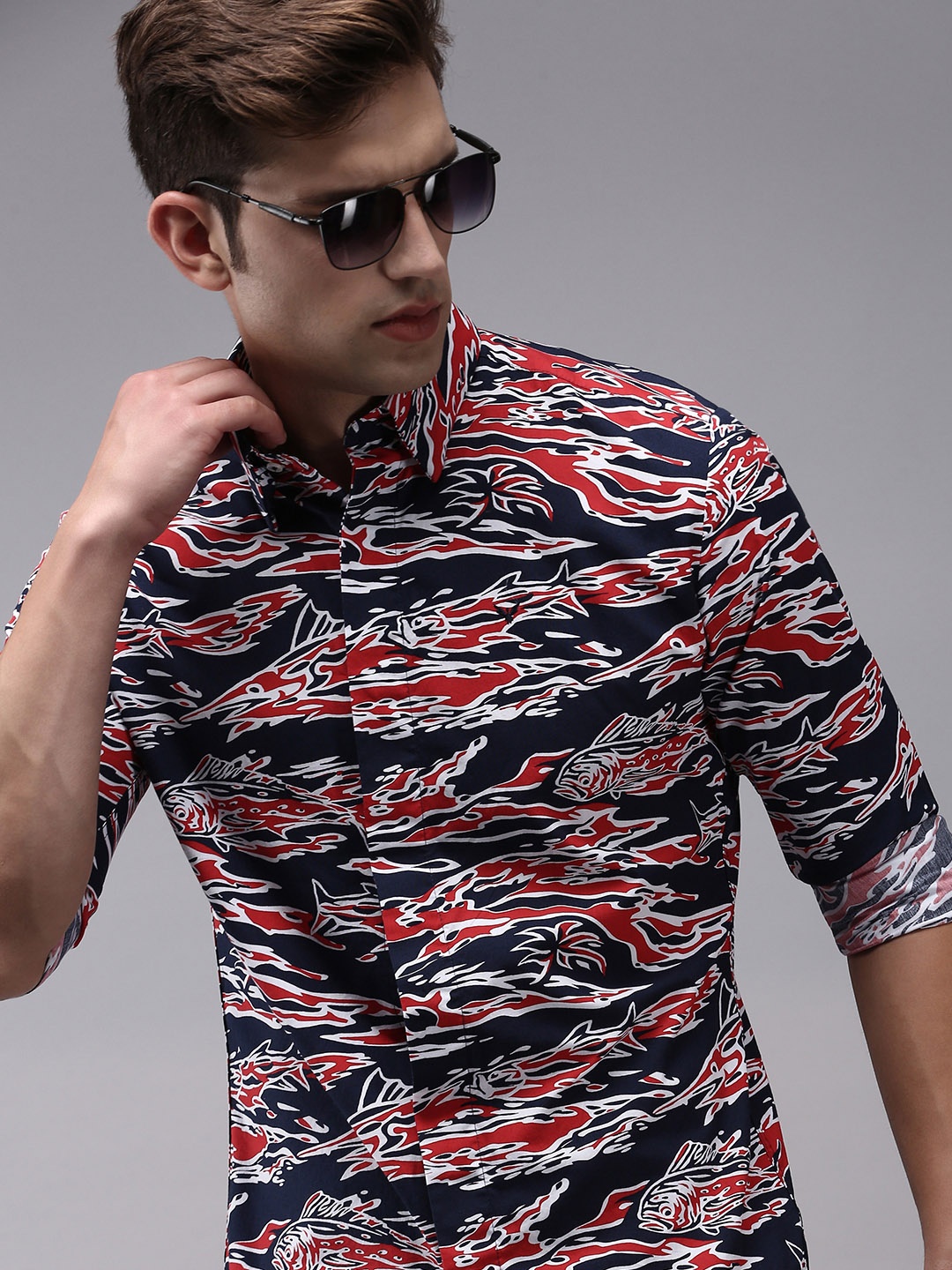 

SHOWOFF Men Comfort Slim Fit Spread Collar Abstract Printed Cotton Casual Shirt, Navy blue