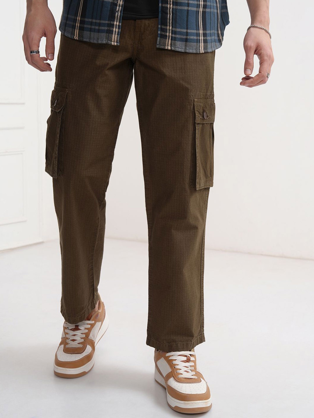 

HIGHLANDER Men Cargo Cut Sew Straight Fit Trouser, Brown