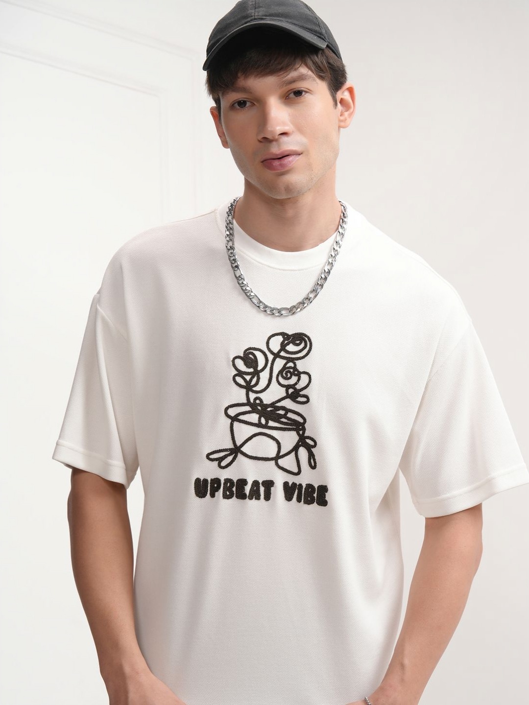 

HIGHLANDER Men Round Neck Self Design Dropshoulder Oversized Tshirt, Off white