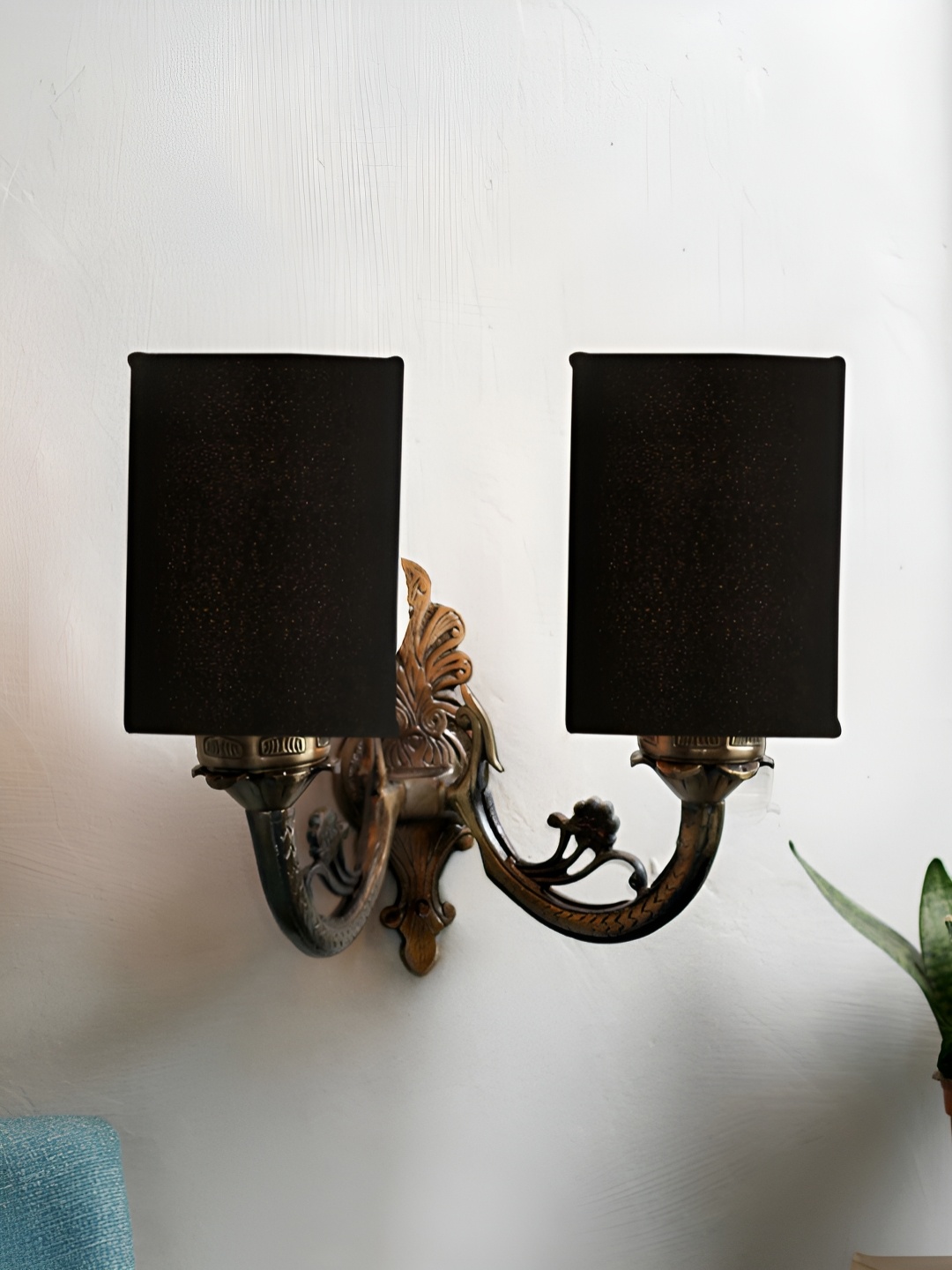 

Aura Black & Gold Toned Metal Traditional Cylinder Shaped Wall Lamp