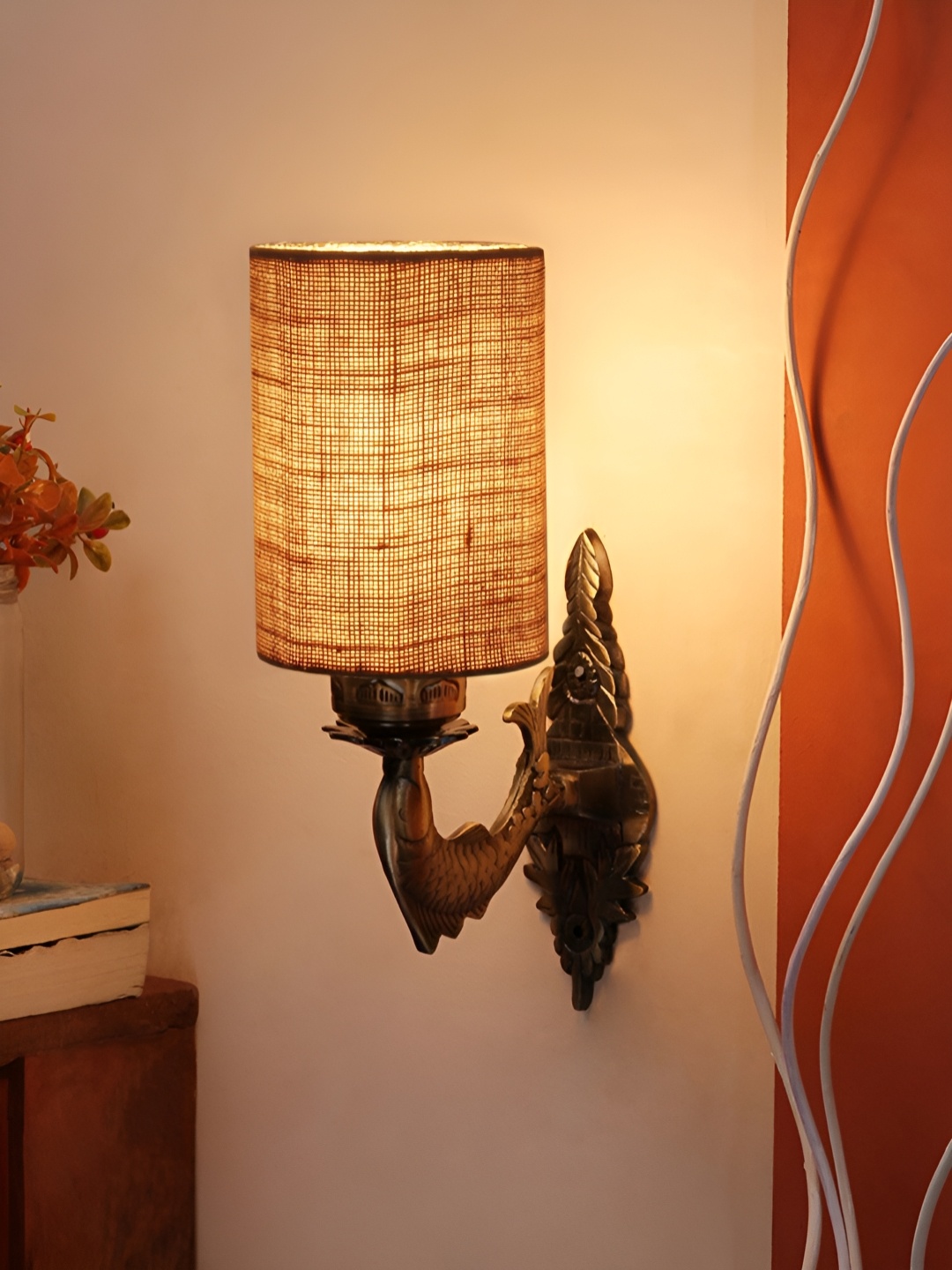 

Aura Beige & Gold Toned Metal Cylinder Shaped Wall Lamp