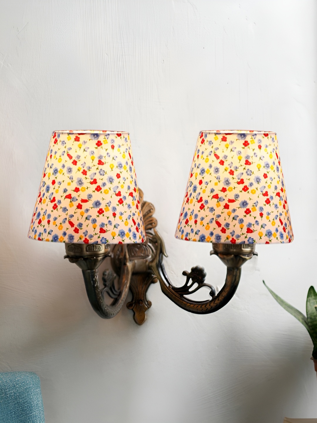 

Aura White & Red Floral Printed Frustum Shaped Antique Metal Wall Lamp