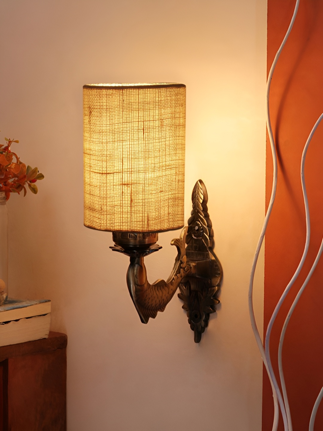 

Aura White & Black Metal Traditional Abstract Shaped Shaped Wall Lamp