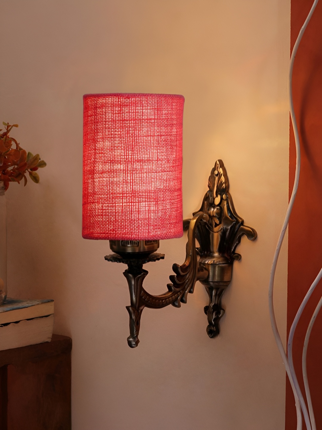 

Aura Pink & Gold Toned Metal Cylinder Shaped Wall Lamp