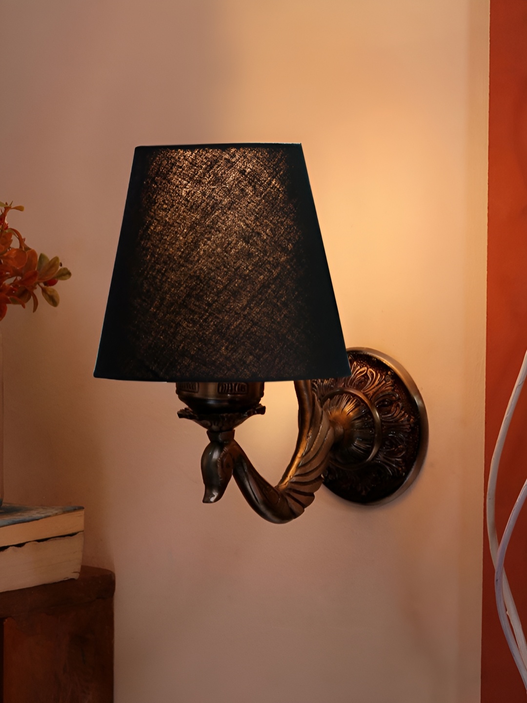 

Aura Black & Gold Toned Metal Traditional Frustum Shaped Wall Lamp