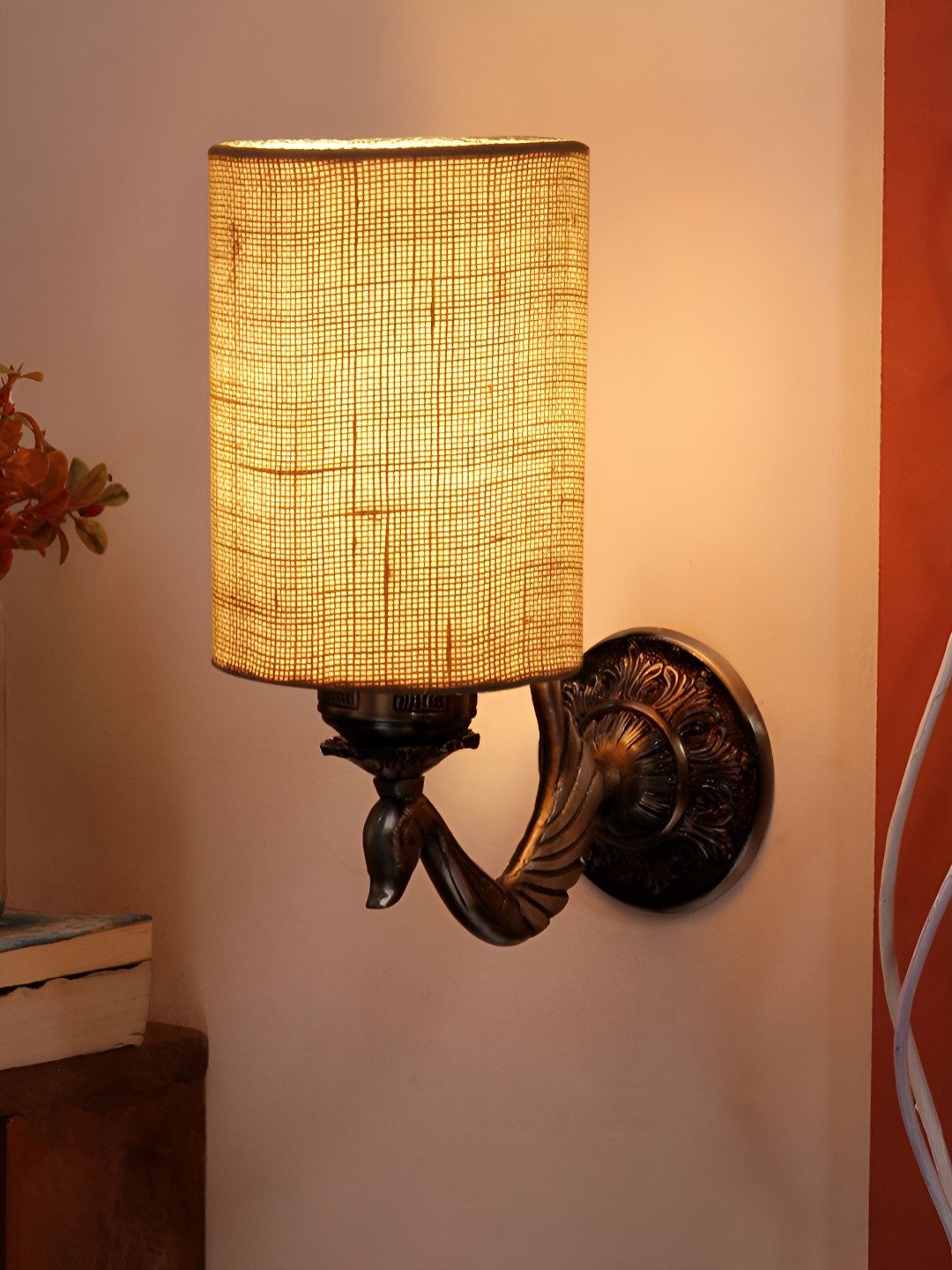 

Aura White & Gold-Toned Cylinder Shaped Antique Metal Wall Lamp