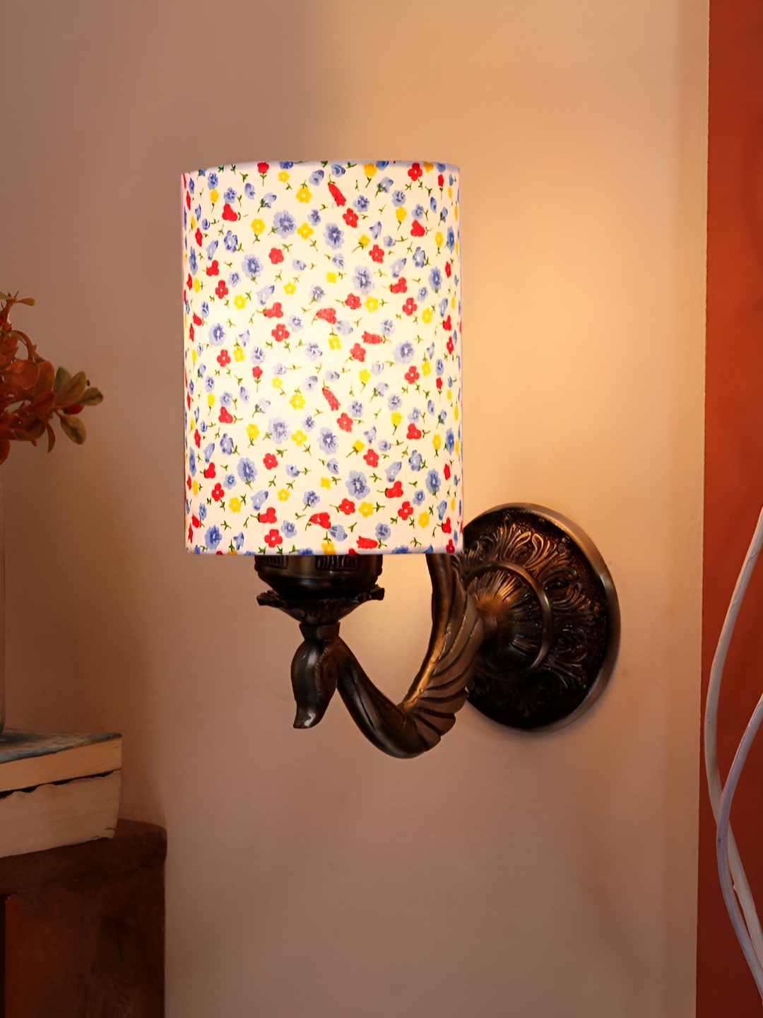 

Aura White & Red Printed Metal Traditional Abstract Shaped Shaped Wall Lamp