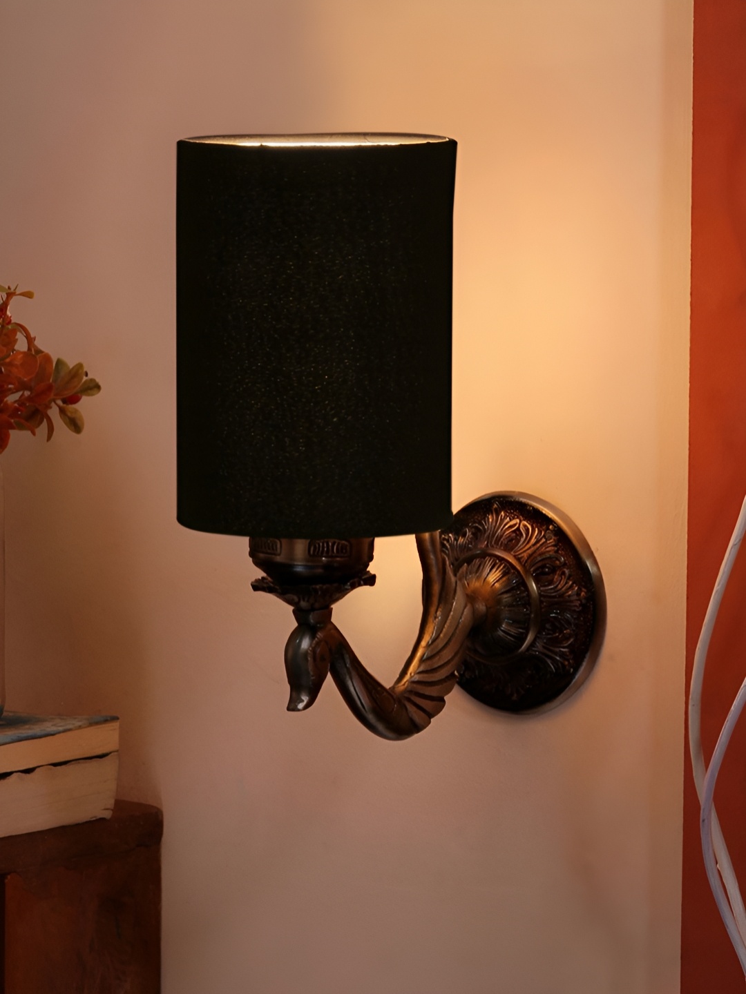 

Aura Black & Gold Toned Metal Abstract Shaped Wall Lamp