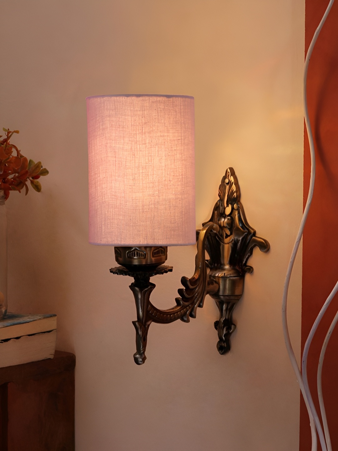 

Aura Grey & Gold Toned Metal Cylinder Shaped Wall Lamp