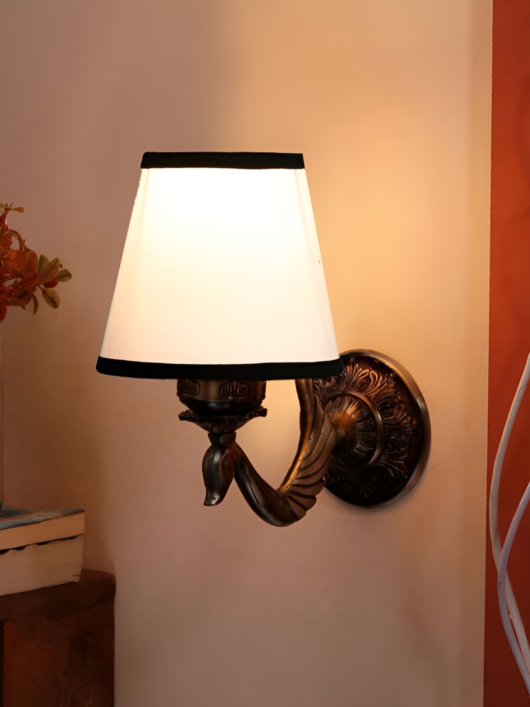 

Aura White & Black Metal Frustum Shaped Wall Lamp