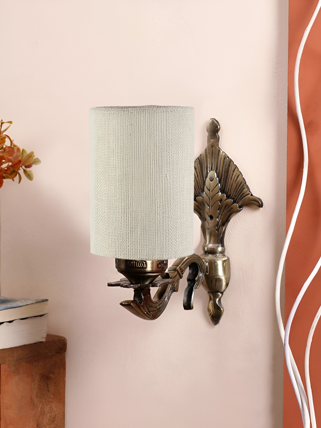 

Aura White Metal Traditional Cylinder Shaped Wall Lamp
