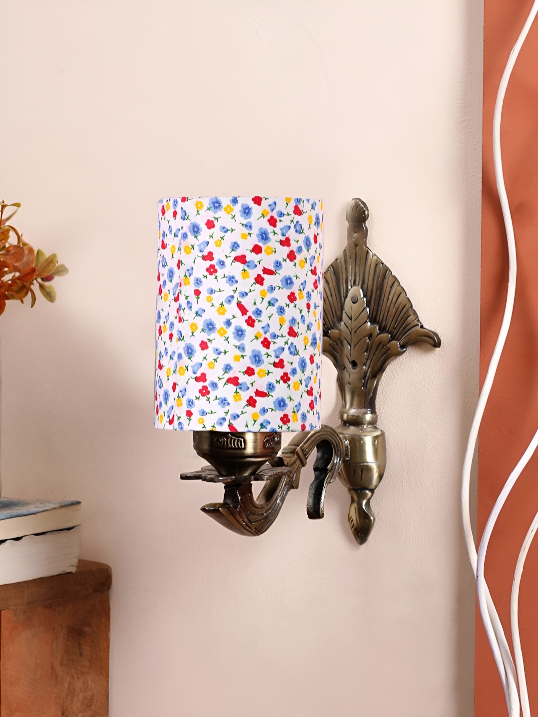 

Aura White & Red Printed Metal Traditional Abstract Shaped Shaped Wall Lamp