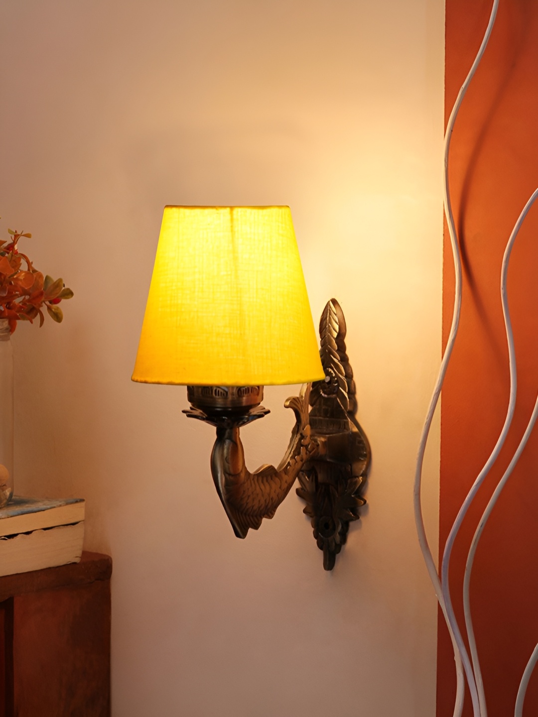 

Aura Yellow & Brown Metal Traditional Abstract Shaped Shaped Wall Lamp