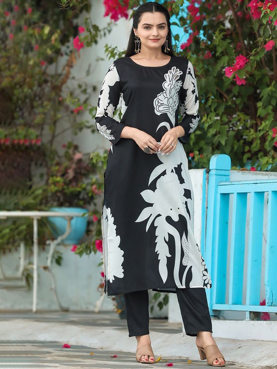 

Moda Rapido Floral Printed Straight Kurta With Trouser, Black