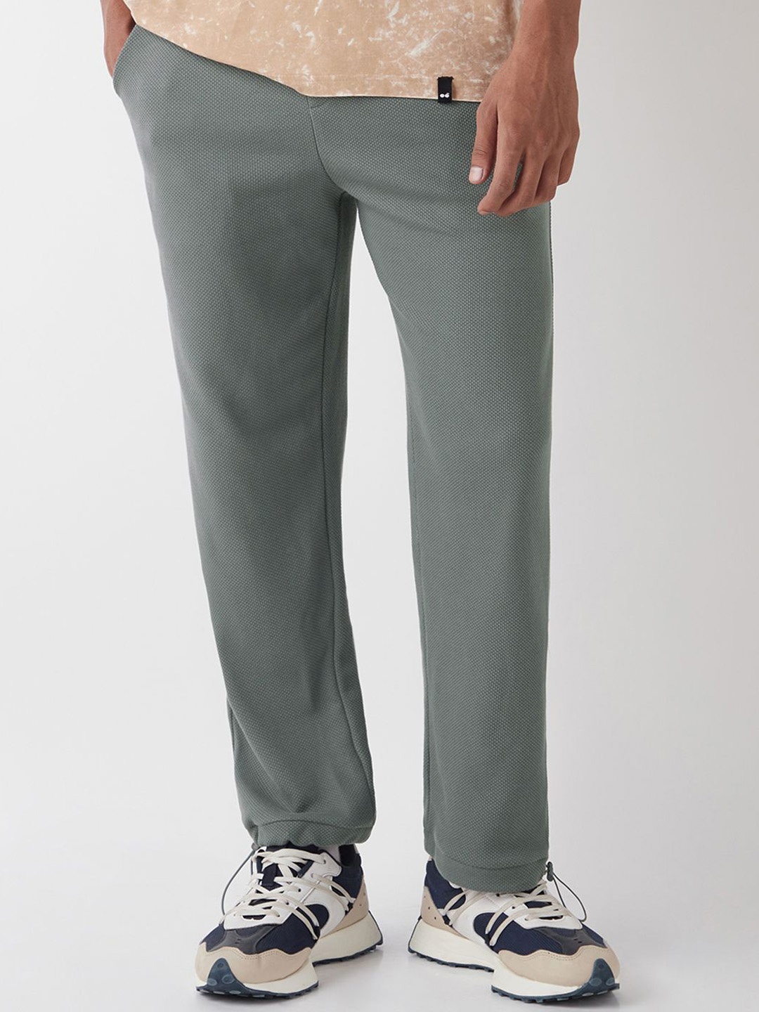 

Bewakoof Heavy Duty 1.0 Men's Charcoal Grey Textured Parachute Pants