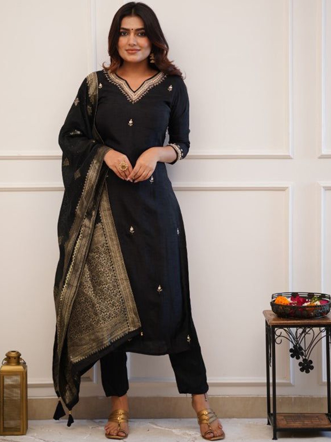 

KALINI Sequinned Embellished Notch Neck Straight Kurta with Trousers And Dupatta, Black