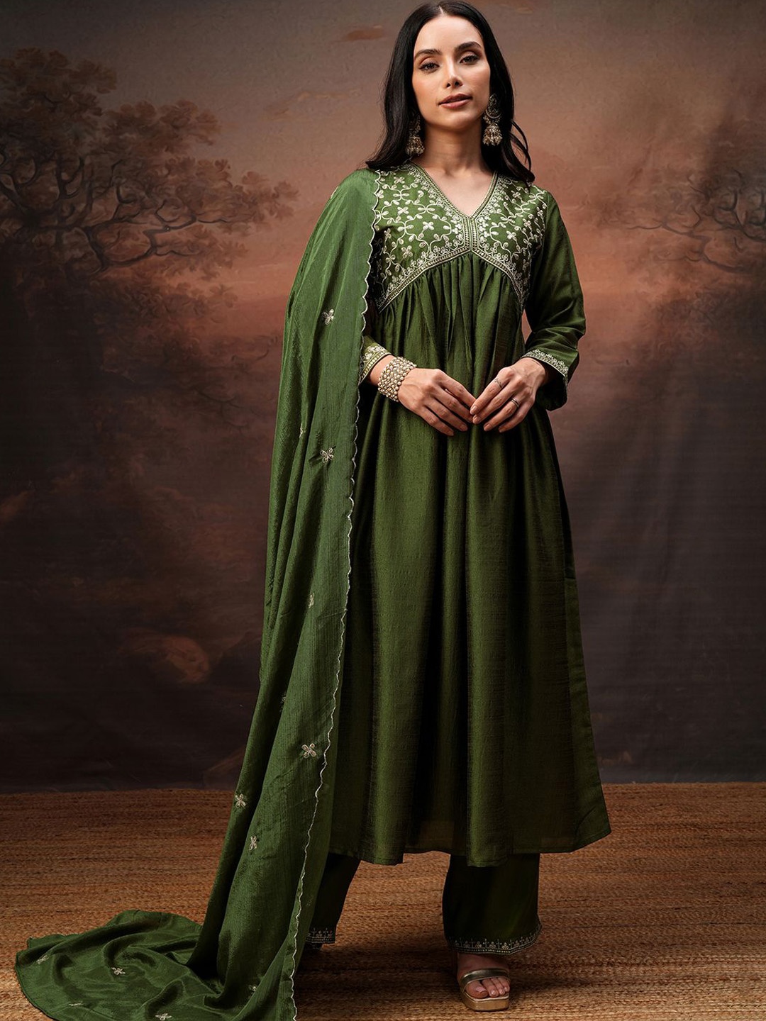 

Vishudh Women Embroidered Kurta With Palazzo And Chinon Chiffon Dupatta, Green