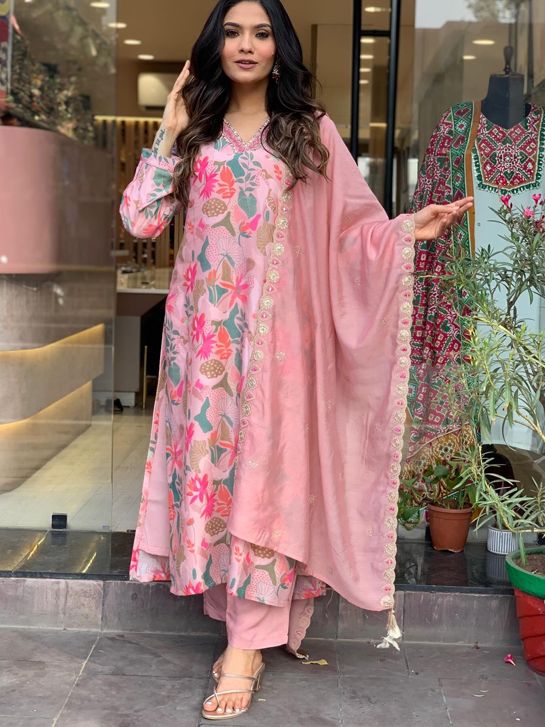 

GoSriKi Floral Printed V-Neck Straight Kurta with Trousers & Dupatta, Pink