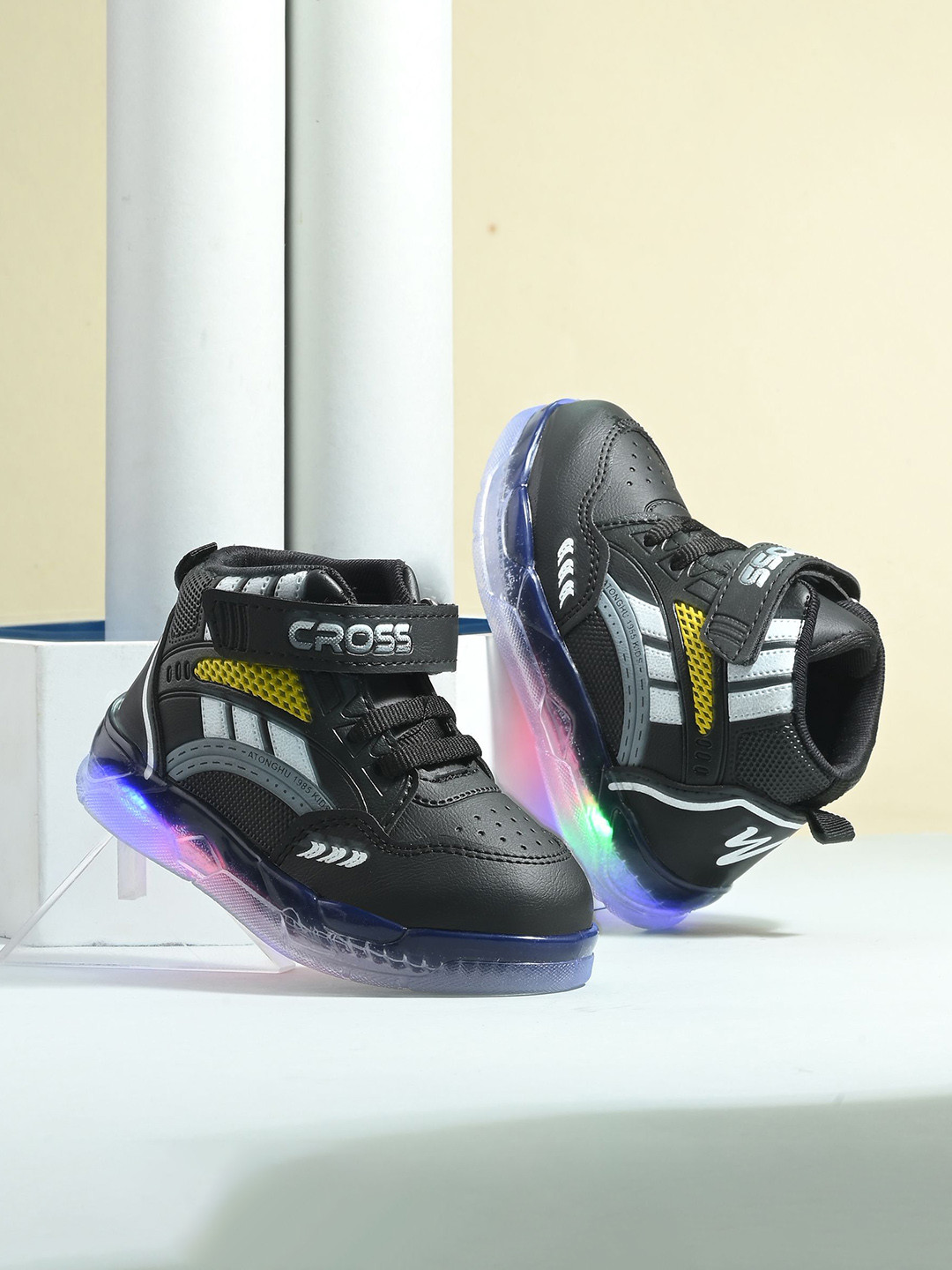 

BIRDE Boys Colourblocked Sneakers, Black