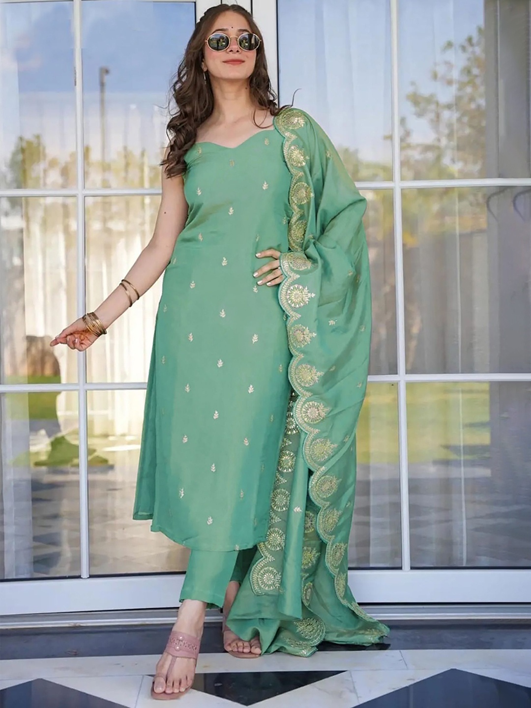 

Kedar Fab Floral Gotta Work Sweetheart Neck Pure Silk Straigth Kurta, Green