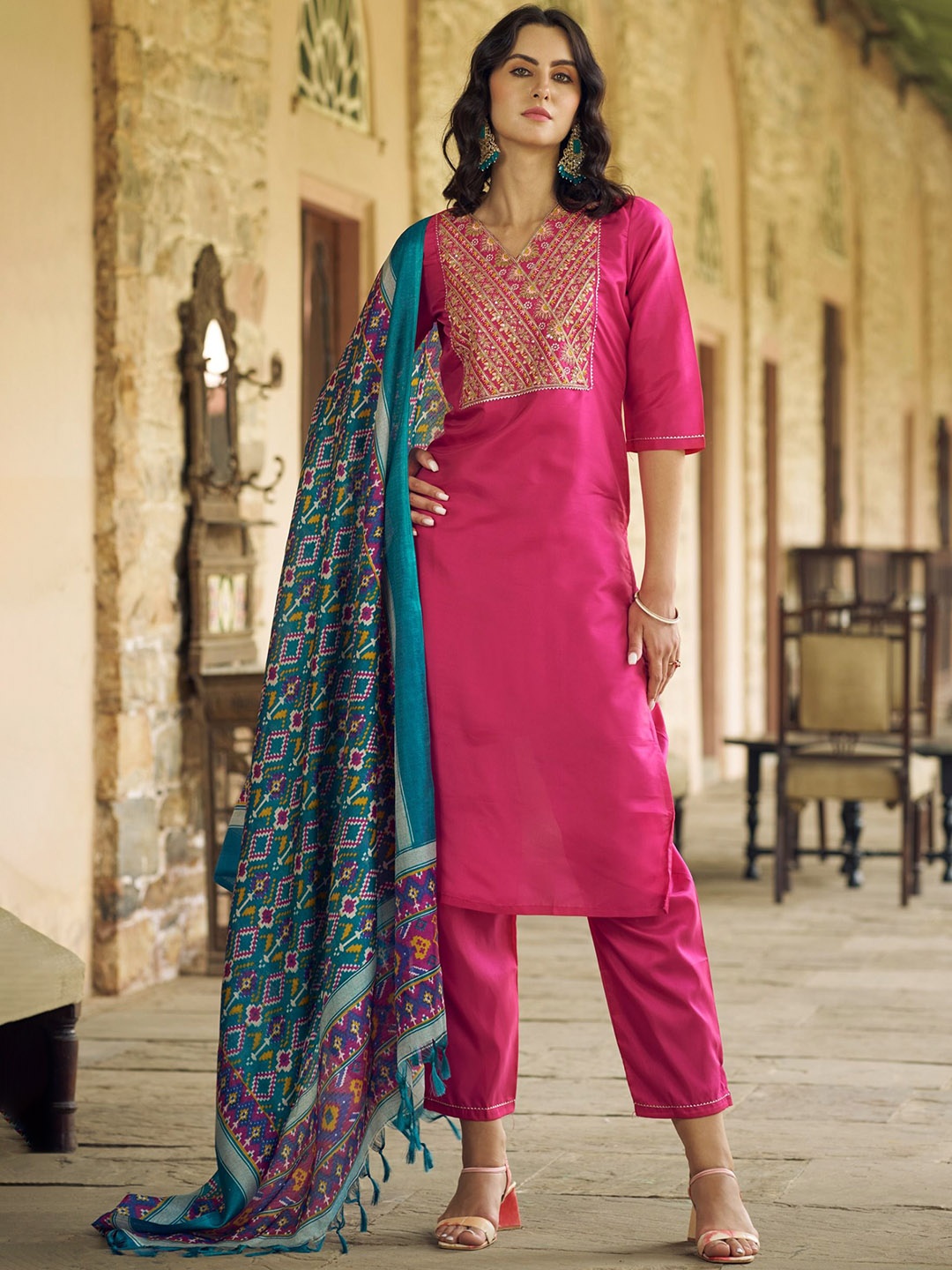 

VredeVogel Floral Embroidered Zari V-Neck Straight Kurta With Trouser And Dupatta, Pink