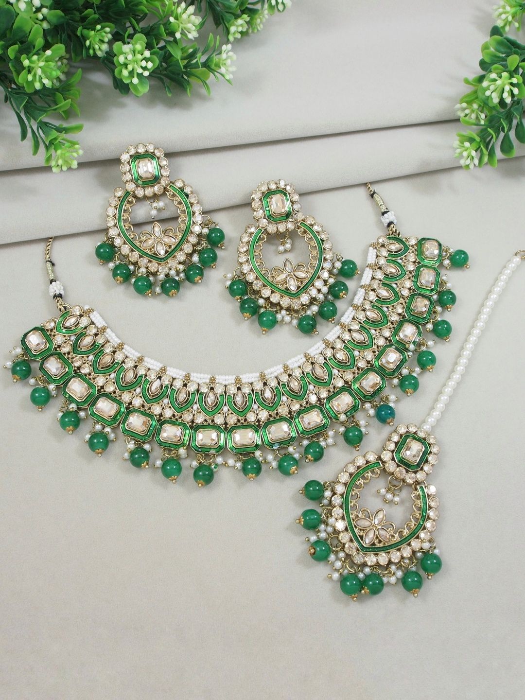 

I Jewels Gold-Plated Kundan Studded & Pearls Beaded Meenakari Chocker Jewellery Set