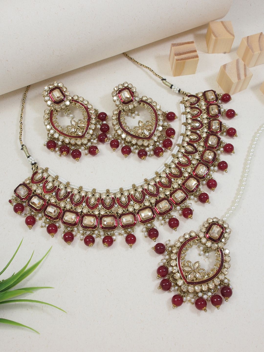

I Jewels Gold-Plated Kundan Studded & Pearl Beaded Chocker Jewellery Set