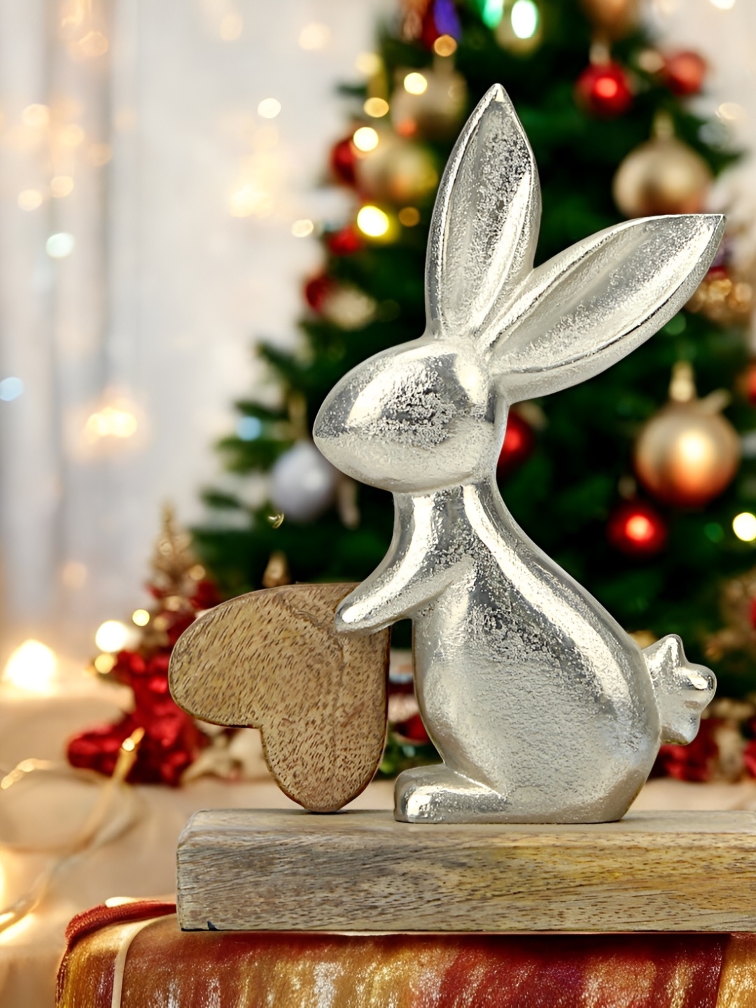 

Hind Decor Silver Toned & Beige Bunny Showpiece