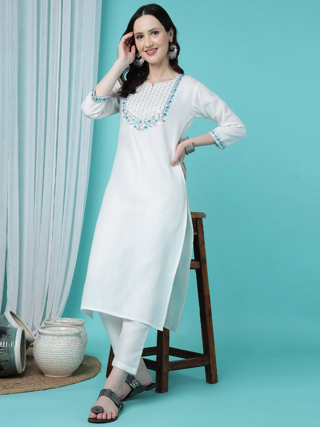 

TRAHIMAM Floral Embroidered Thread Work Straight Kurta With Trousers, White