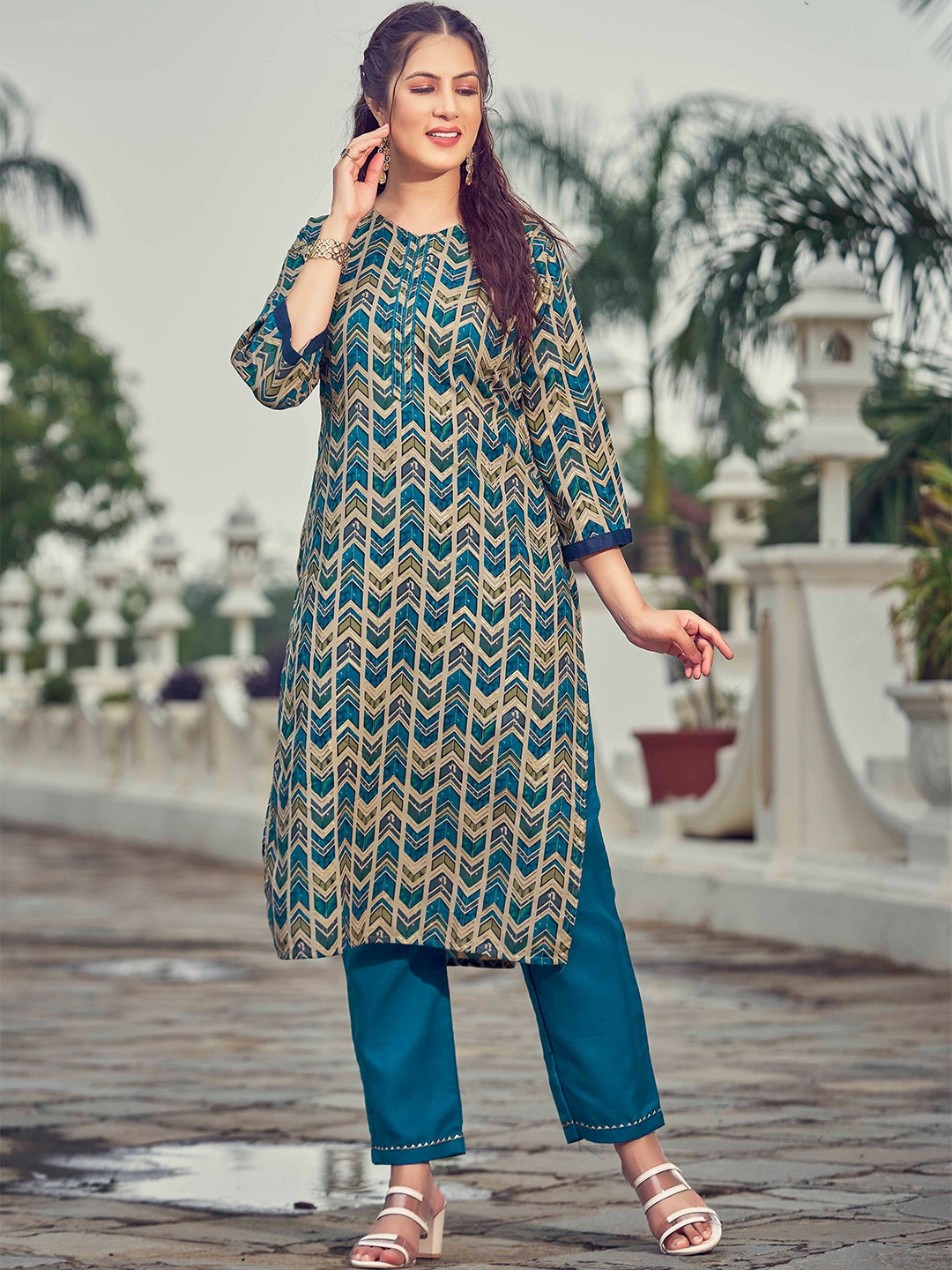 

TRAHIMAM Women Geometric Printed Round Neck Straight Kurta With Trouser, Teal