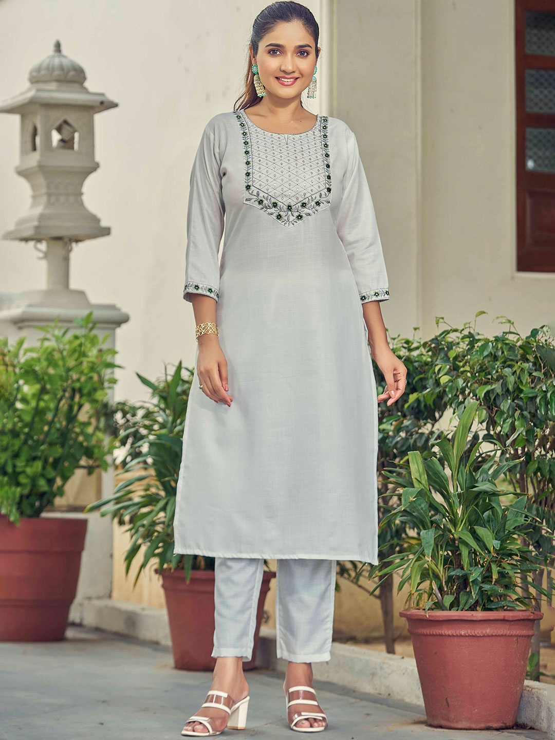 

TRAHIMAM Floral Embroidered Straight Kurta With Trouser And Dupatta, White