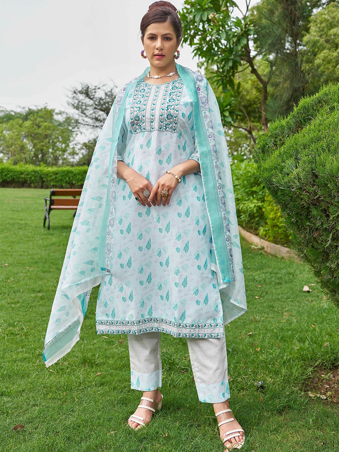 

TRAHIMAM Floral Embroidered Round Neck Staight Kurta With Trouser And Dupatta, Blue