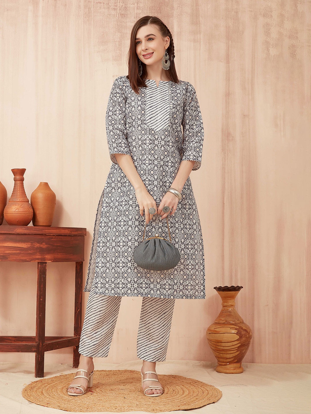 

TRAHIMAM Ethnic Motifs Printed Notch Neck Straight Kurta With Trouser, Grey