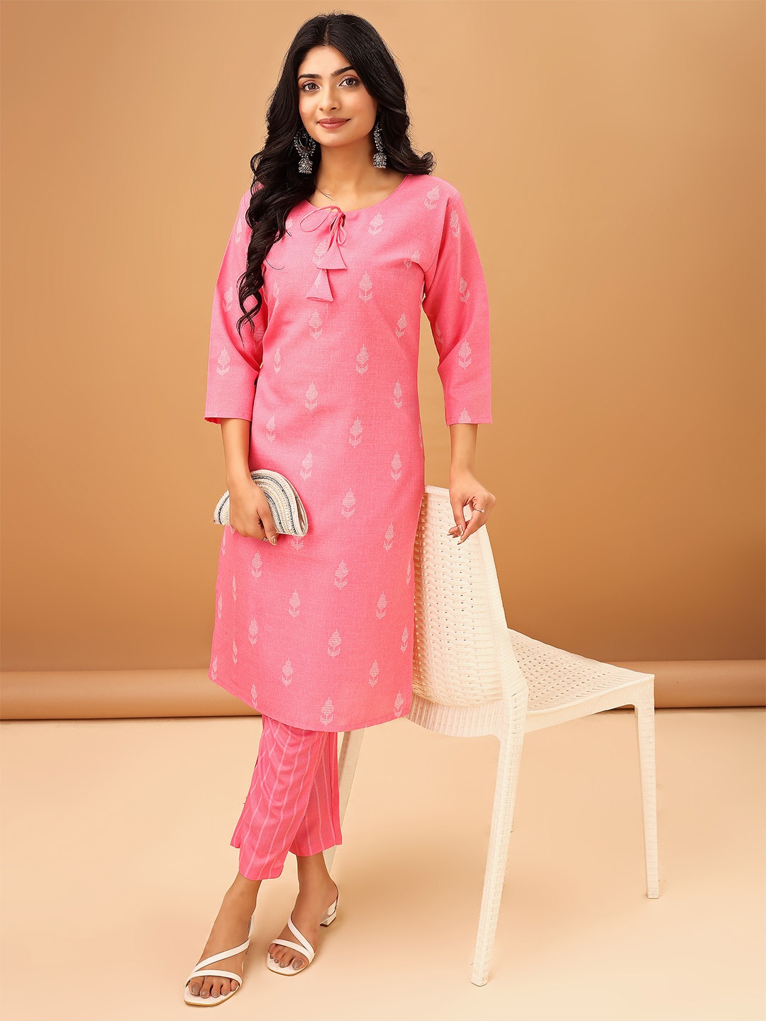 

TRAHIMAM Floral Printed Keyhole Neck Straight Kurta With Trouser, Pink