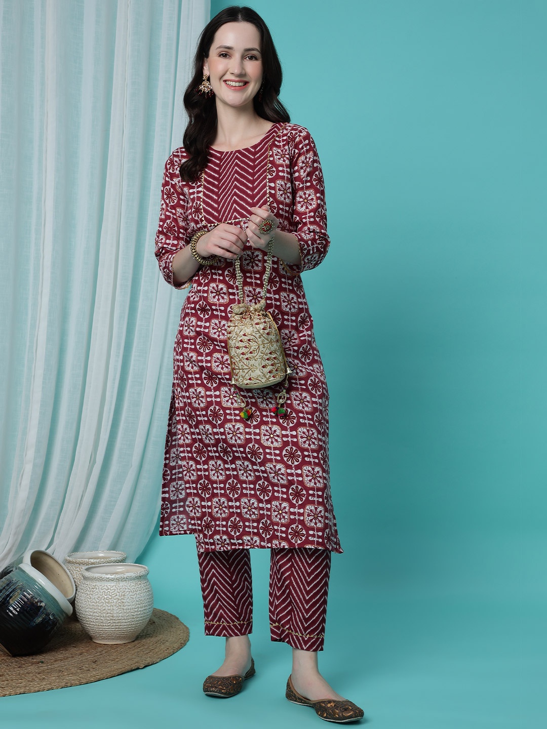

TRAHIMAM Floral Printed Round Neck Straight Kurta With Trousers, Maroon