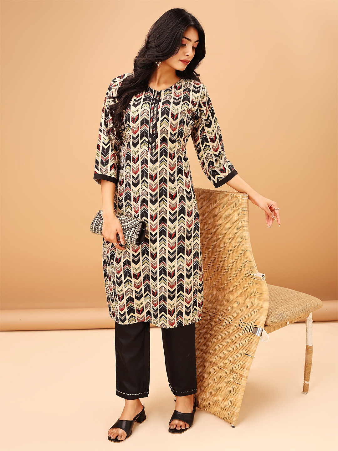 

TRAHIMAM Geometric V-Neck Straight Kurta With Trouser, Beige