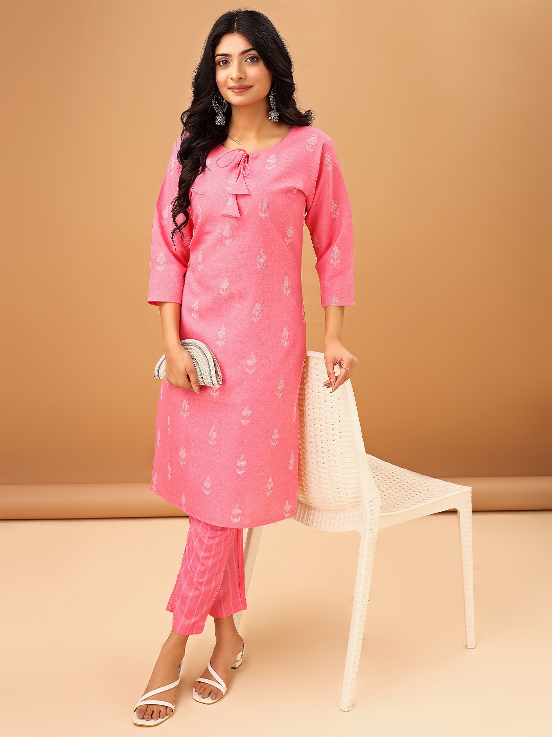 

TRAHIMAM Floral Printed Tie-Up Neck Straight Kurta With Trousers, Pink