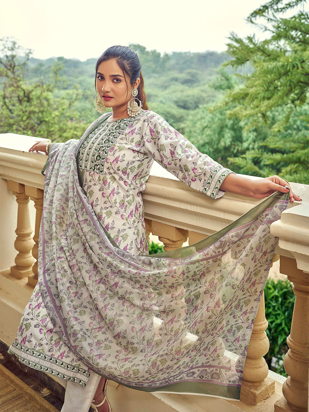 

TRAHIMAM Floral Printed Thread Work Straight Kurta with Trouser And Dupatta, Off white