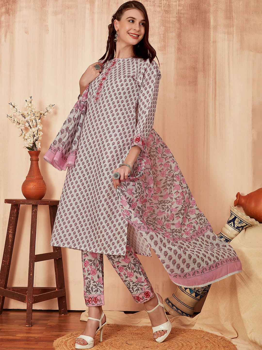 

TRAHIMAM Floral Printed Straight Kurta With Trousers And Dupatta, Off white