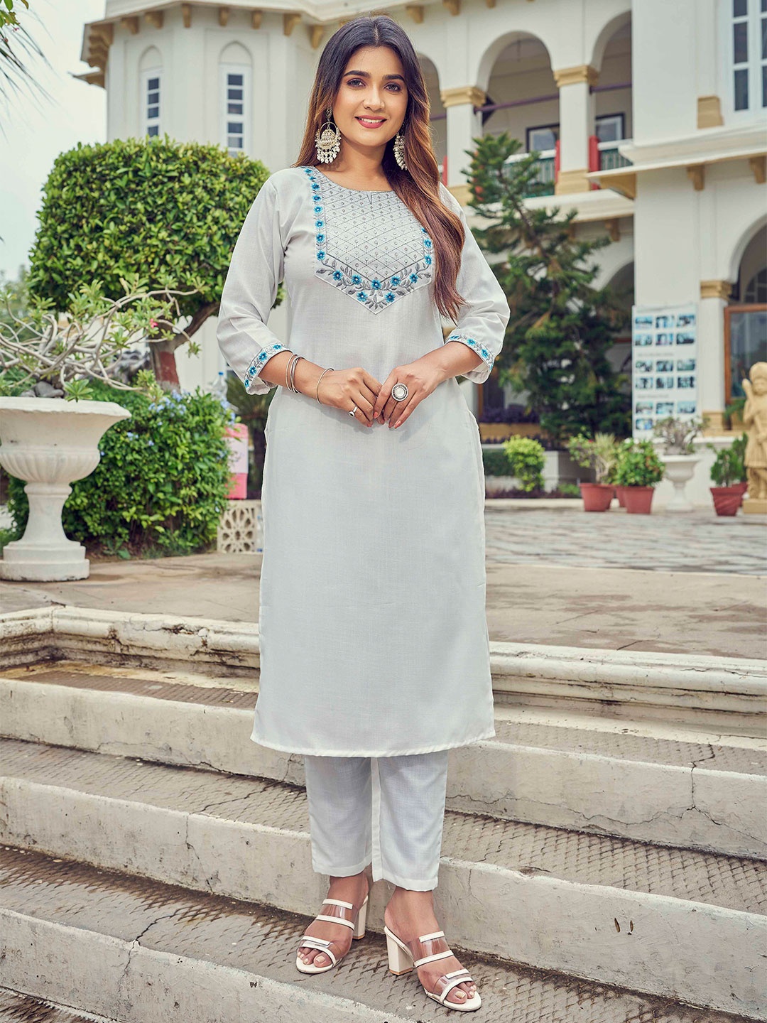 

TRAHIMAM Floral Embroidered Round Neck Straight Kurta With Trouser, White