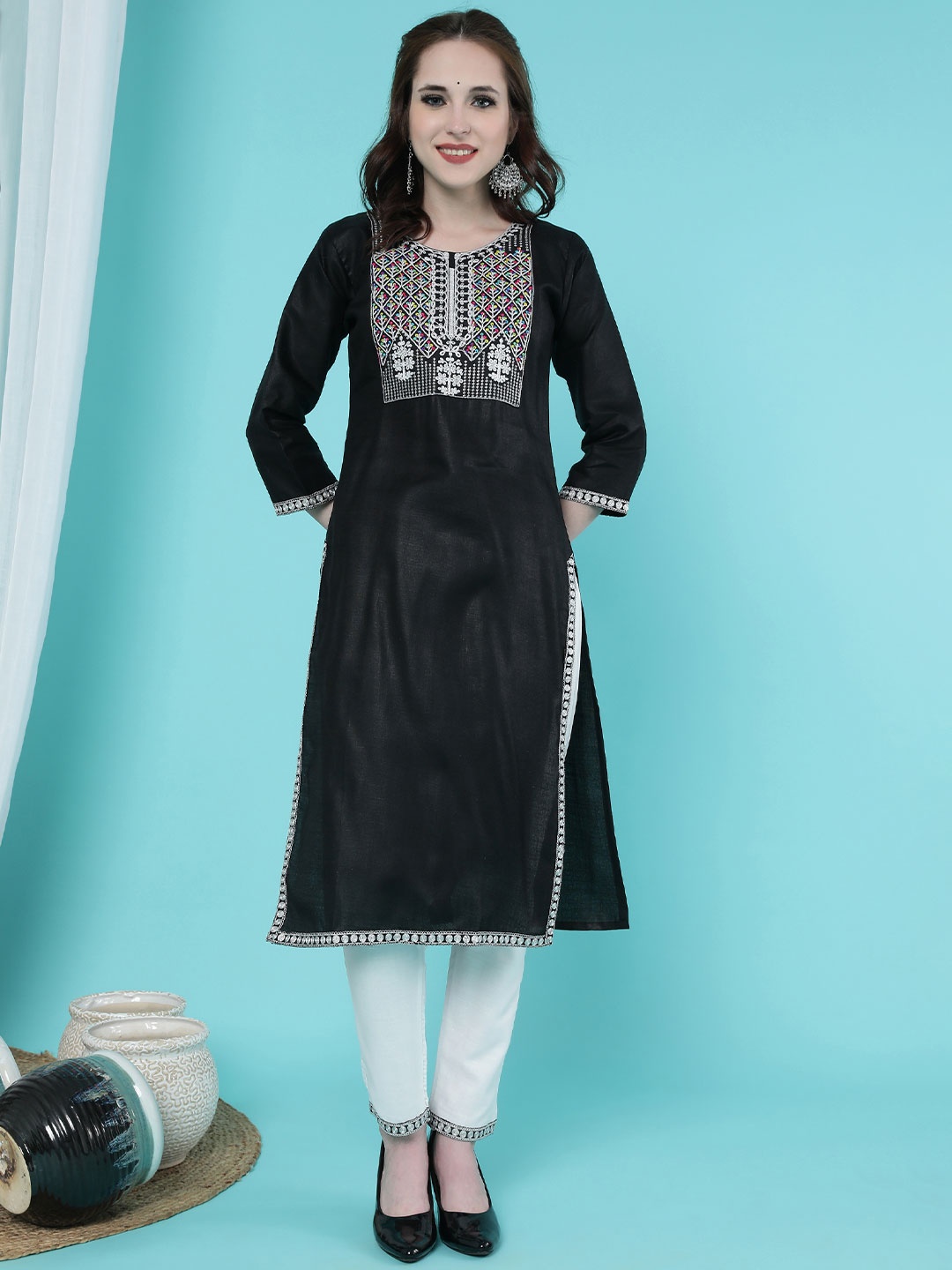 

TRAHIMAM Floral Embroidered Thread Work Round Neck Straight Kurta With Trouser, Black