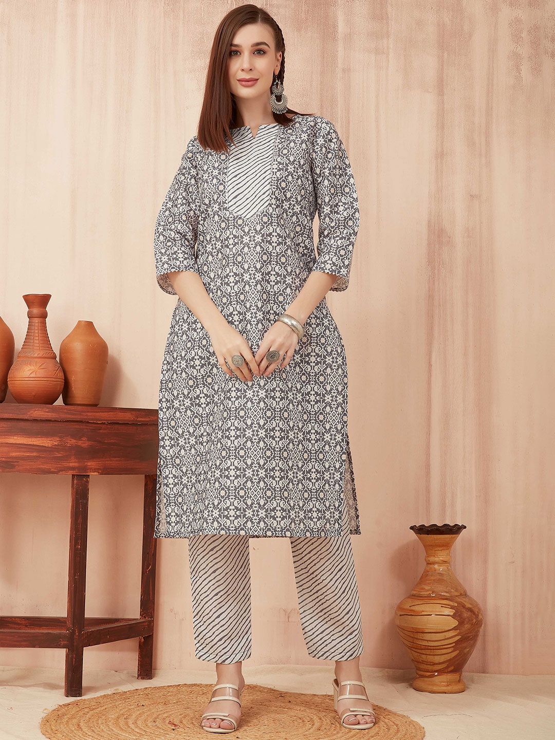 

TRAHIMAM Ethnic Motifs Printed Notch Neck Straight Kurta With Trouser, Grey