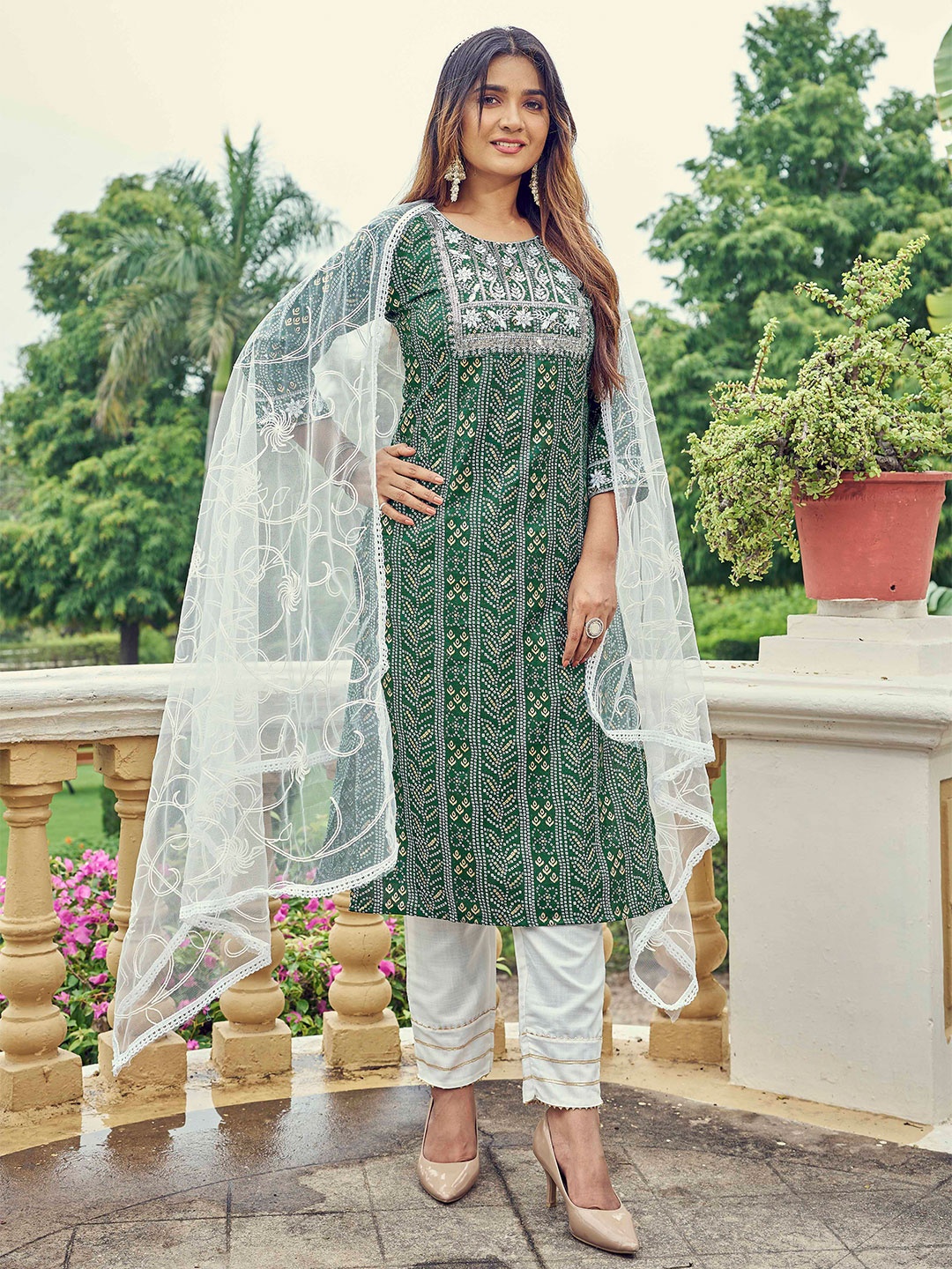 

TRAHIMAM Ethnic Motifs Printed Embroiderd Straight Kurta With Trousers And Dupatta, Green