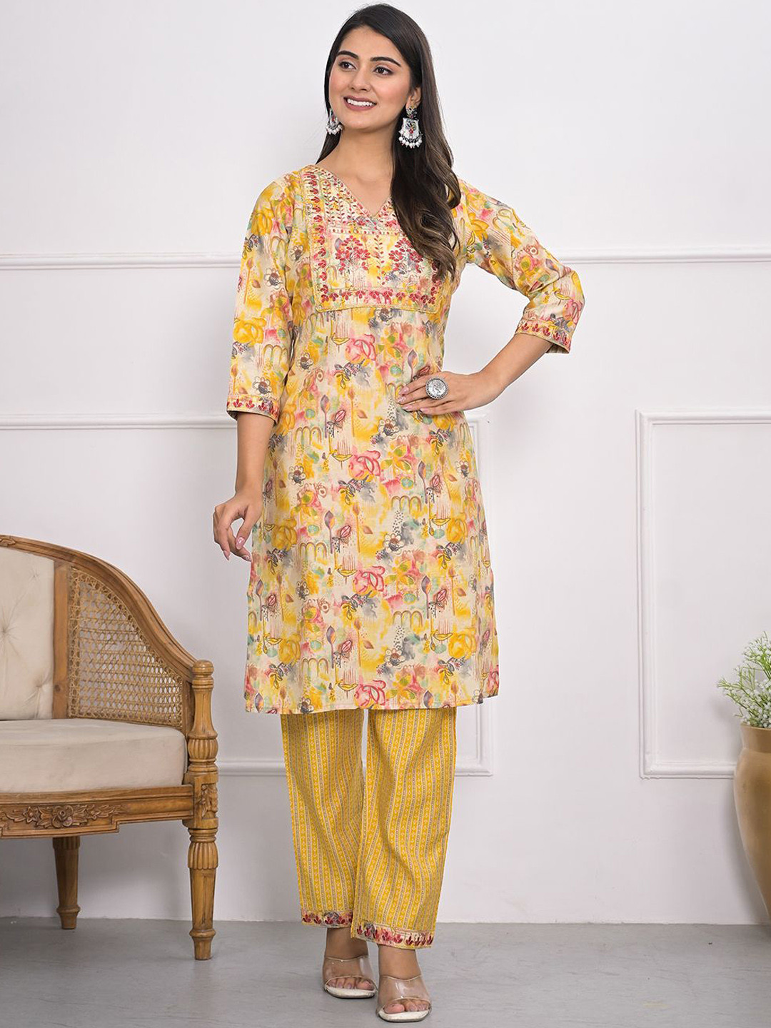 

Meena Bazaar Floral Printed Sequinnce embellished V Neck Straight Kurta With Trouser, Mustard