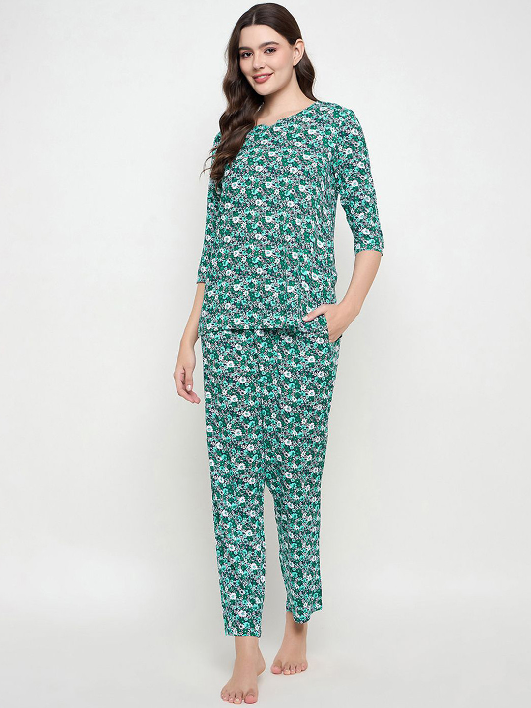 

Clovia Women Printed Night suit, Green