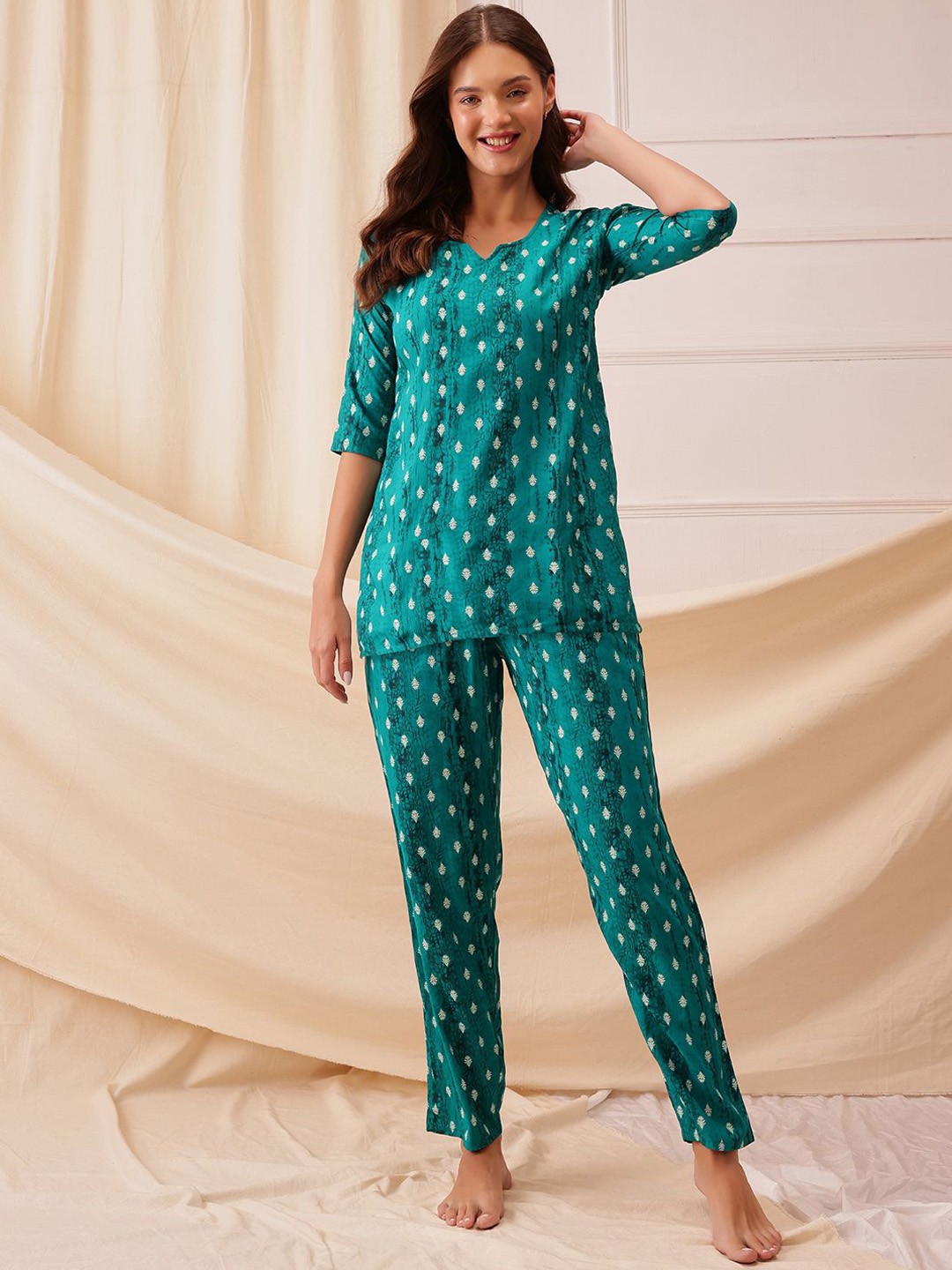 

Clovia Women Printed Top & Pyjama Set, Green